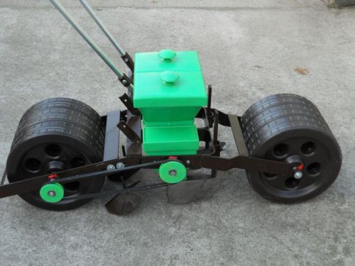 K2.2 kézi vetőgép ikersoros sorkerekes, 15 cm-es sortávolsággal - 2db 11 részes kanálkészlet